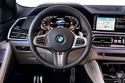 BMW zatím má klasické volanty