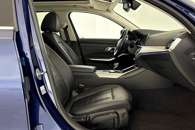 BMW Řada 3 320d xDrive - fotka 13 z 27