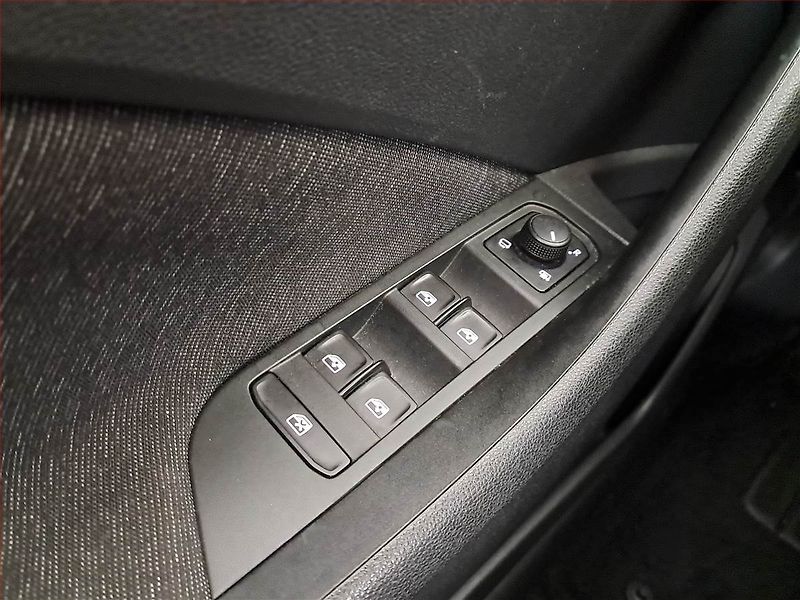 Peugeot 2008 (2021) 1.2 PureTech, ČR,1.maj - fotka 13 z 15