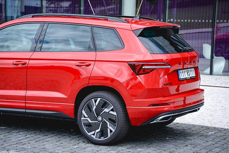 Škoda Karoq (2023) Sportline Exclusive 2,0 TSI 14 - fotka 14 z 37