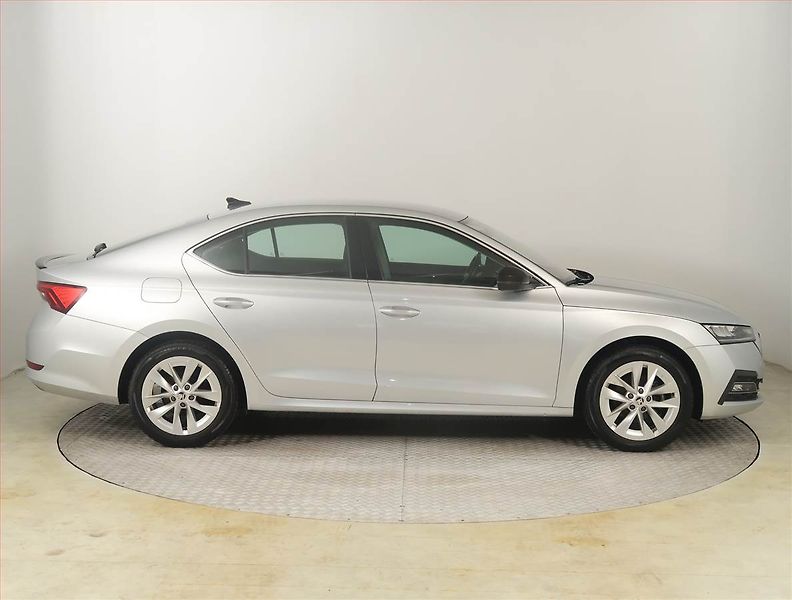 Škoda Octavia (2021) Ambition Plus 2.0 TDI - fotka 6 z 19