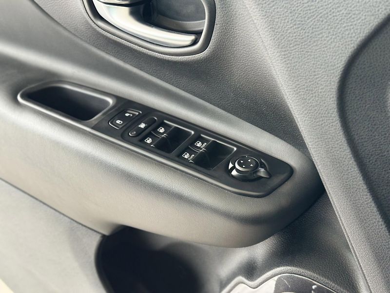 Jeep Renegade 1,3T 4xe*AWD*Distronic*DPH - fotka 29 z 36