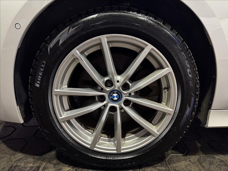 BMW Řada 3 330E 215kW XDRIVE TAŽNÉ 2XALU - fotka 48 z 50