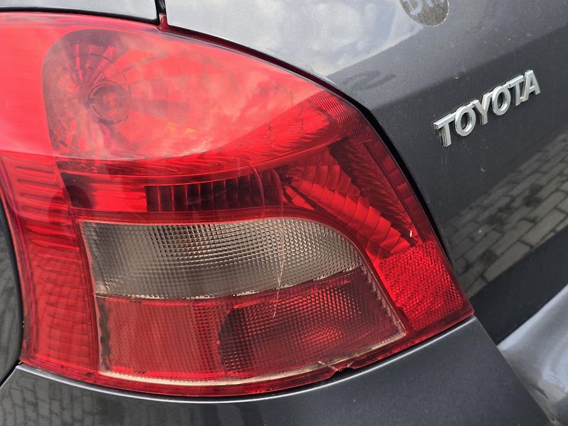 Toyota Yaris 1,3 VVT-i - fotka 16 z 23