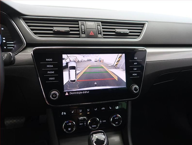 Škoda Superb (2023) Style 2.0 TDI, digi klima - fotka 20 z 29