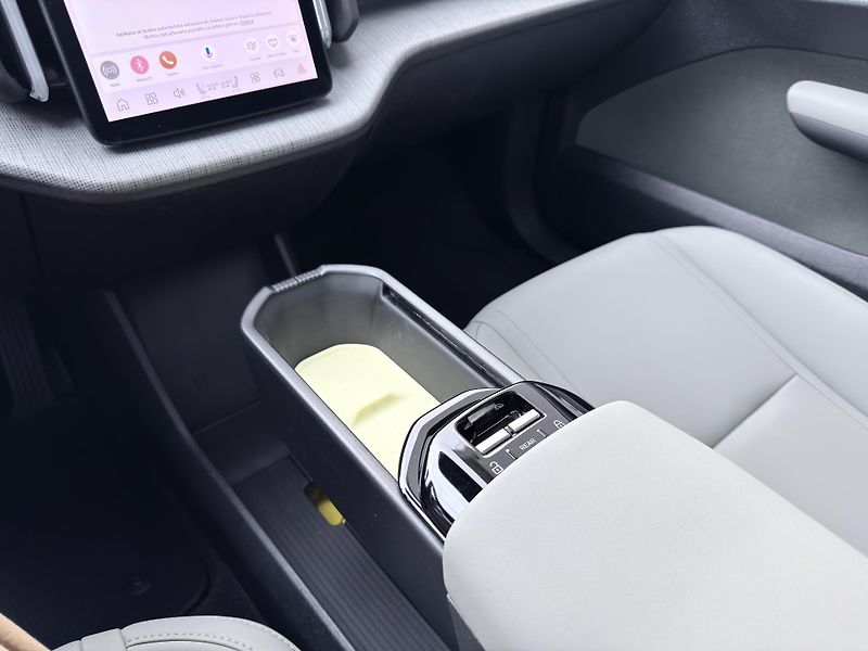 Volvo EX30 P8 CC AWD ULTRA / + sada pneu  - fotka 23 z 52