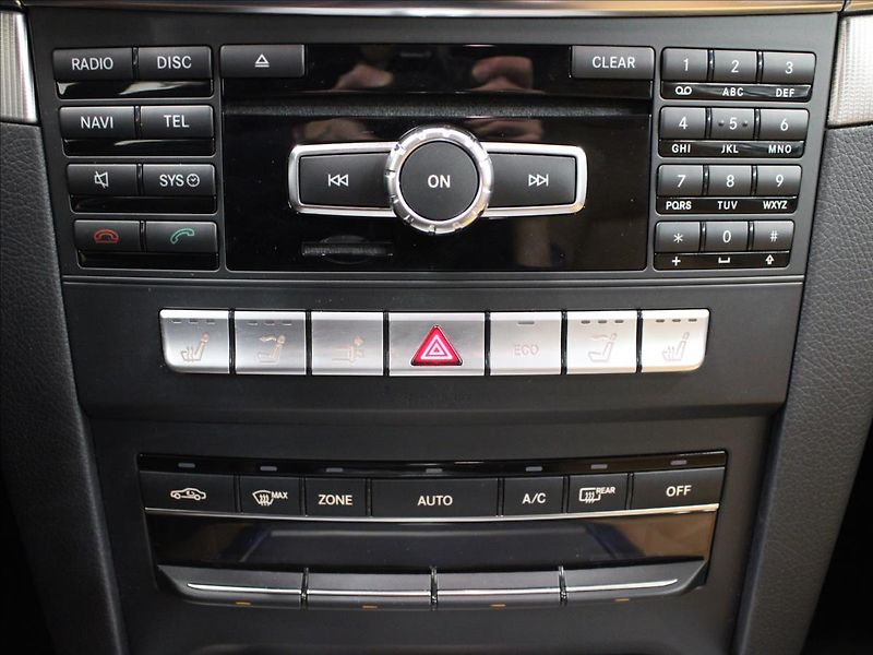 Mercedes-Benz Třídy E 2,0 Cabrio E 200 7G-tronic - fotka 24 z 32
