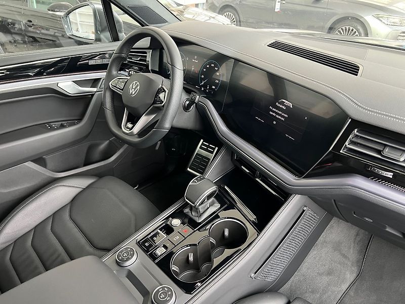 Volkswagen Touareg R-line 3,0TDI 210kW - fotka 22 z 22