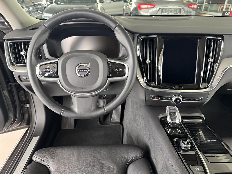Volvo V60 T6 AWD*257kW*Recharge*Inscript - fotka 12 z 33