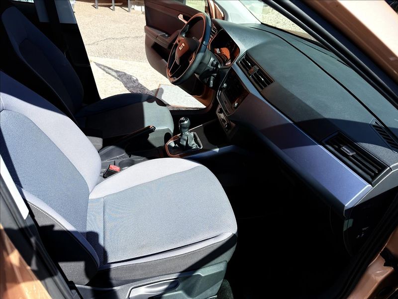 Seat Arona 1,0 TSi STYLE - fotka 22 z 32