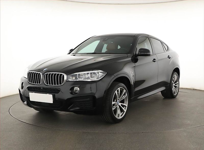BMW X6 (2016) M Paket xDrive40d - fotka 2 z 21