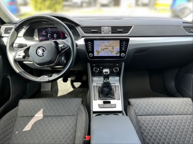Škoda Superb 2,0 TDI 110 Ambition - fotka 9 z 11