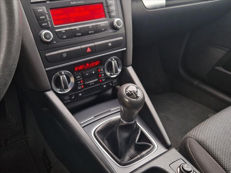 Audi A3 1,6 MPI SPORTBACK AUTOAC PANO - fotka 30 z 32