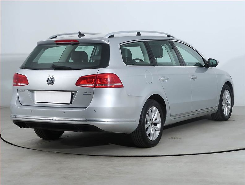 Volkswagen Passat (2014) 2.0 TDI, Automat, Navi - fotka 5 z 23