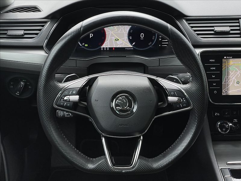 Škoda Superb 2,0 TDI DSG Style Plus NAVI - fotka 8 z 23