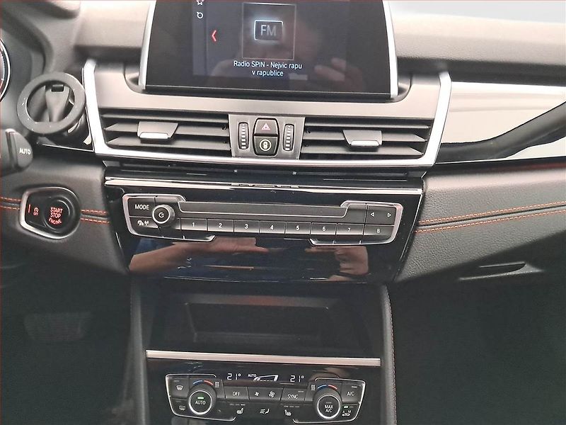 BMW Řada 2 (2019) 218i Gran Tourer, Automat - fotka 12 z 18