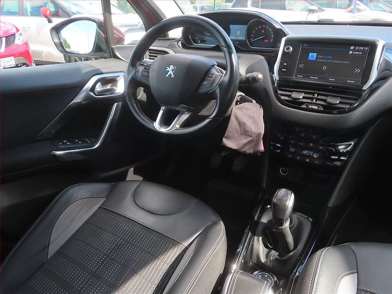 Peugeot 2008 (2017) 1.6 BlueHDi, Navi, Tempomat - fotka 7 z 20