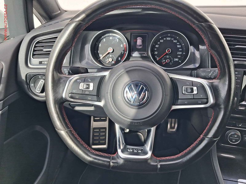 Volkswagen Golf (2013) 2.0 TSi, GTi, bixen, navi - fotka 11 z 17