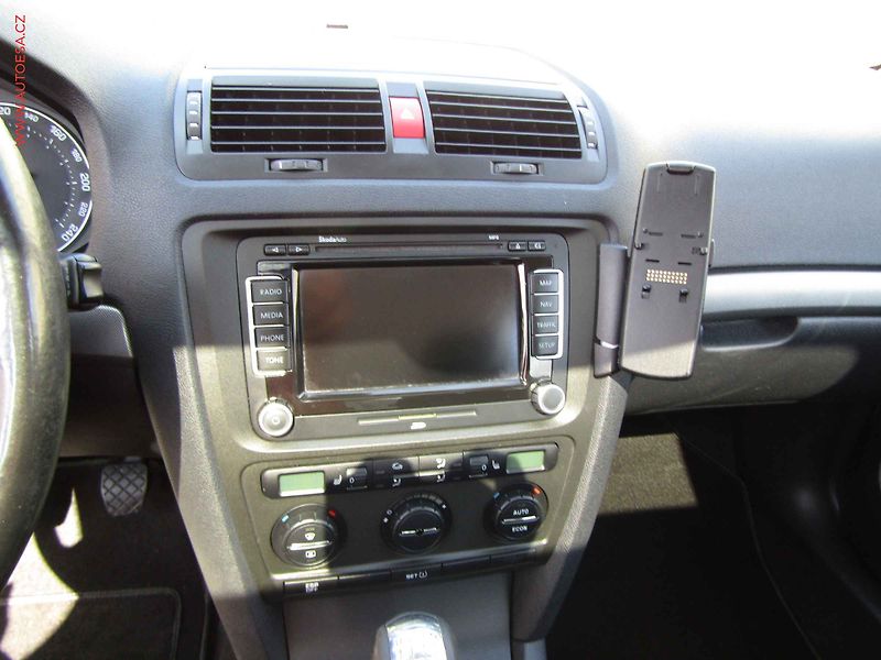 Škoda Octavia (2008) 1.9 TDi, xenon, autoAC - fotka 14 z 19