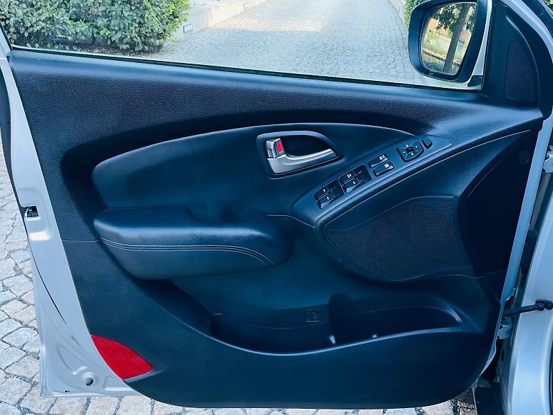 Hyundai ix35 2.0i MANUÁL VÝHŘEV SERVISKA - fotka 32 z 45