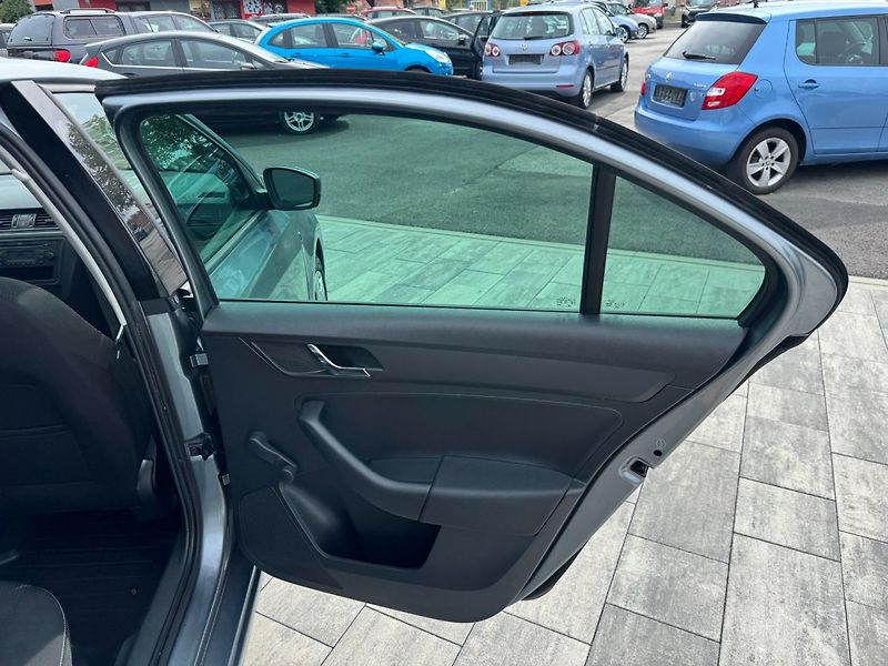 Škoda Rapid (2013) Ambition 1.2 TSI 63kW - fotka 24 z 37