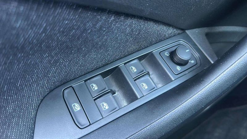 Škoda Kamiq Top Selection 1,0TSI 85kW DSG/ - fotka 17 z 25