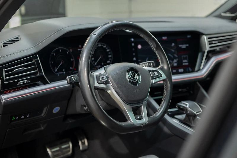Volkswagen Touareg R-Line 3.0 TDI 210 kW - fotka 7 z 50