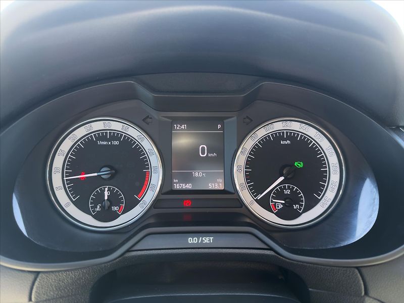Škoda Octavia 1,6 TDI DSG CZ Style LED DPH - fotka 17 z 38