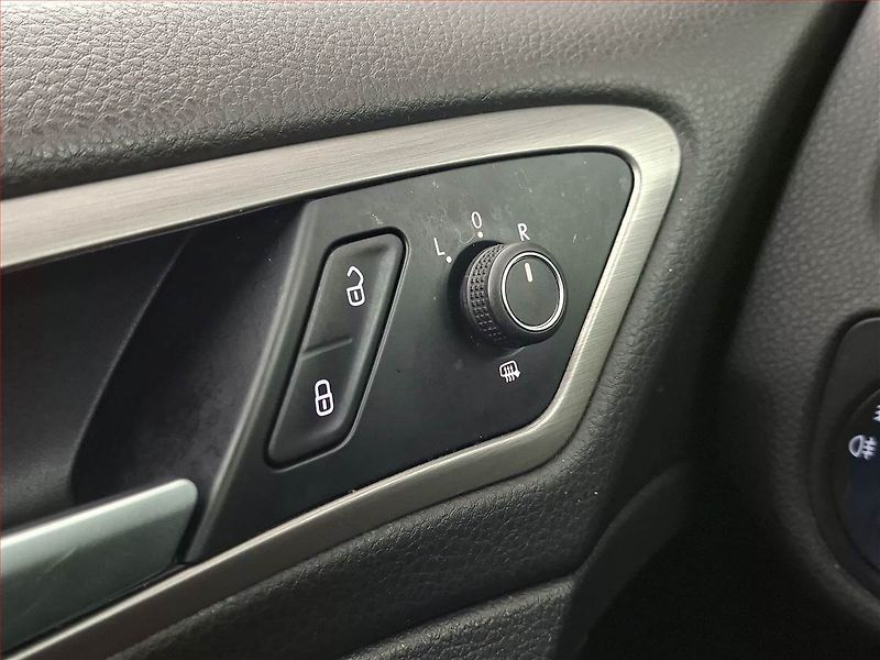 Volkswagen Golf (2014) 2.0 TDI, Navi, Xenony - fotka 21 z 22