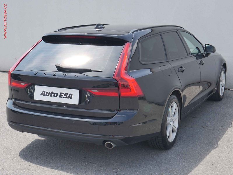 Volvo V90 (2018) 2.0 D, Kůže, NAVI - fotka 4 z 15