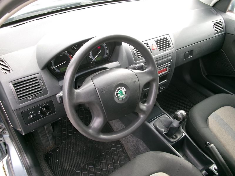 Škoda Fabia (2006) 1,4 16V KLIMA 2.MAJ - fotka 9 z 23