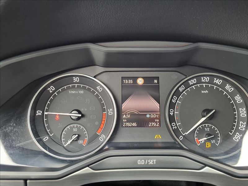 Škoda Superb III 2.0TD*NAV*EL.KUFR*SERV - fotka 19 z 29