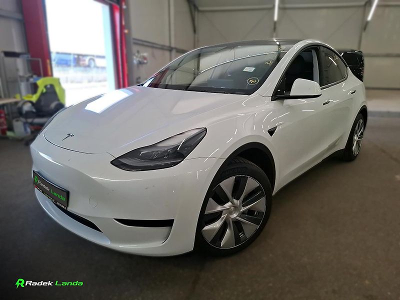 Tesla Model Y (2023) Standard Range Berlín - fotka 1 z 6
