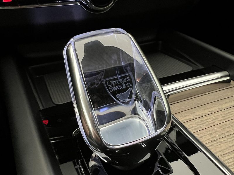 Volvo XC60 T6 AWD DARK PLUS AUT - fotka 27 z 48