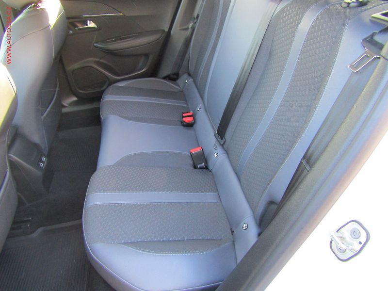 Peugeot 2008 (2020) 1.2PT, ČR, LED - fotka 10 z 21