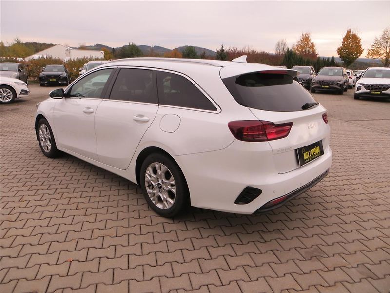 Kia Ceed 1,5 T-GDI 118kW SW Top AUT ČR - fotka 5 z 26