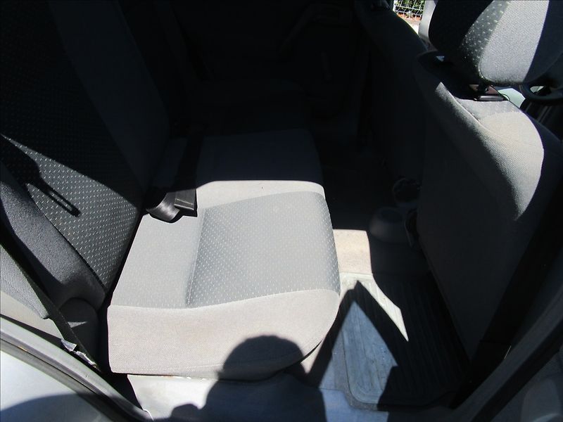 Škoda Felicia Combi 1.6MPi LX, Klima, 2. maj - fotka 21 z 40