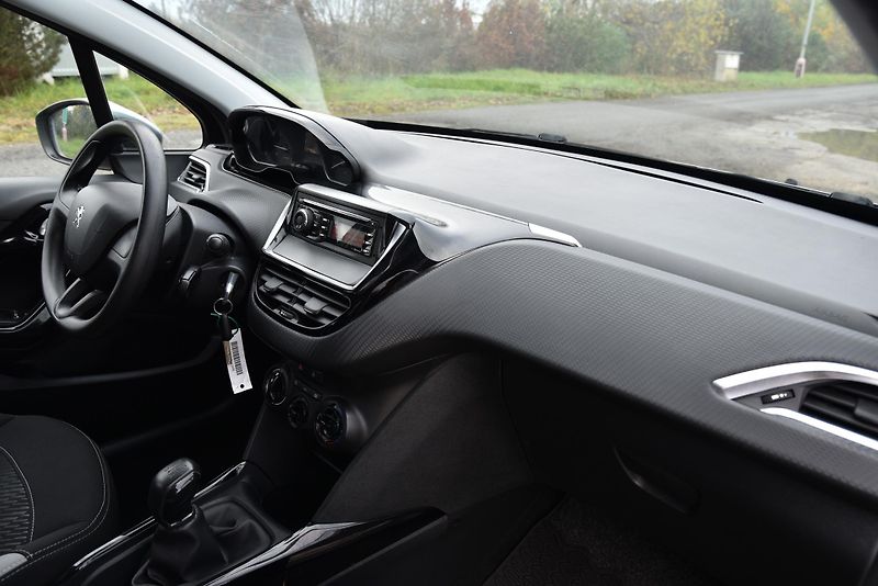 Peugeot 2008 1.2, KLIMATIZACE, TEMPOMAT - fotka 28 z 36