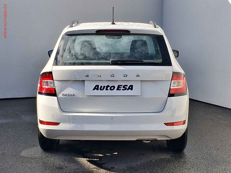 Škoda Fabia (2022) 1.0 TSi, 2.maj,ČR, Ambition - fotka 5 z 16
