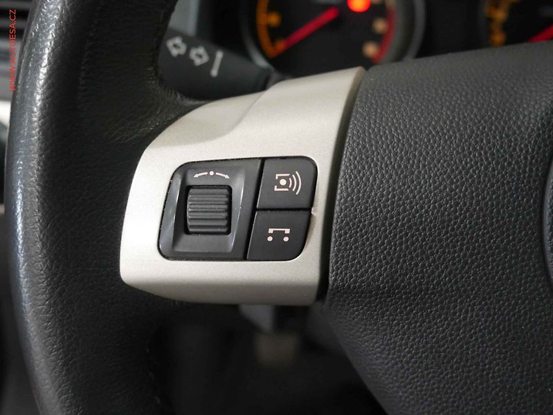 Opel Astra (2007) 1.6i Twin TOP, AC, temp - fotka 13 z 17