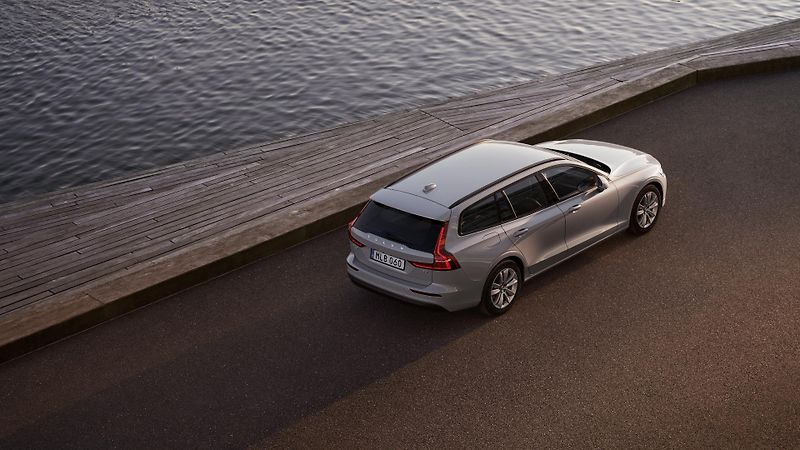 Volvo V60 (2026) B4 AUT CORE - fotka 8 z 13