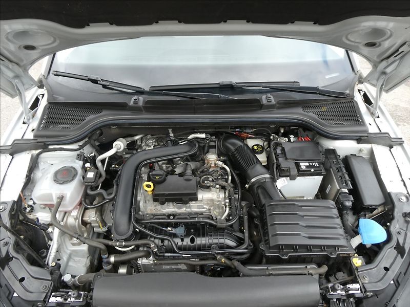 Škoda Scala 1,0 TSi 70kW ČR, DPH, klima - fotka 36 z 38