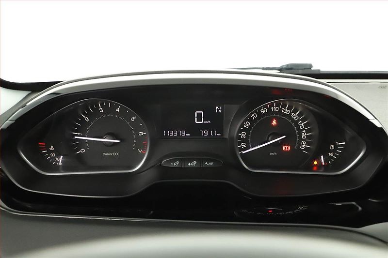 Peugeot 208 (2015) 1.2 PureTech, Automat - fotka 8 z 15