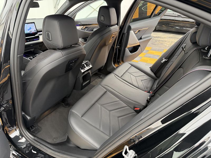 BMW Řada 5 520d*145kw*4x4*DPH*M-Paket* - fotka 12 z 49