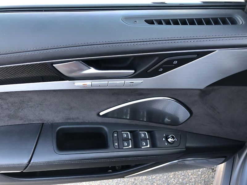 Audi S8 PLUS 4.0 TFSI QUATTRO - fotka 14 z 28