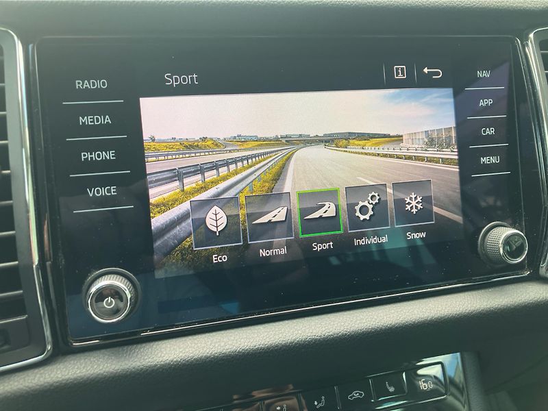 Škoda Kodiaq 2.0 TSI 132 kW STYLE PLUS DSG - fotka 18 z 30