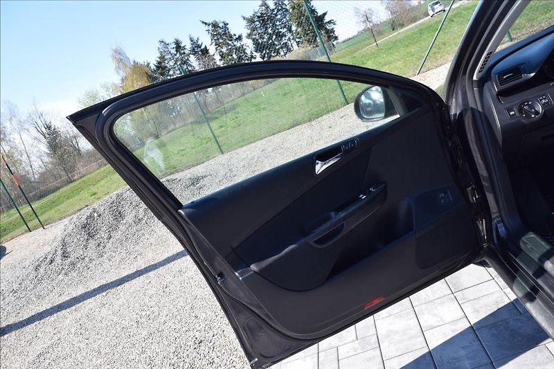 Volkswagen Passat 1,9 TDI 77KW KLIMA 1XMAJITEL - fotka 27 z 46