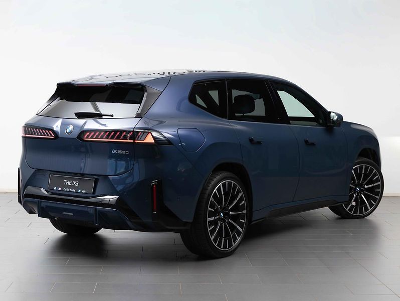 BMW iX3 50 xDrive - fotka 3 z 8
