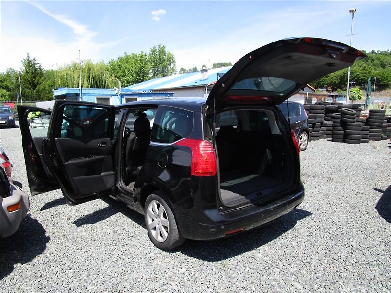 Peugeot 5008 1.6 THP aut. Klima, 7 míst - fotka 41 z 50