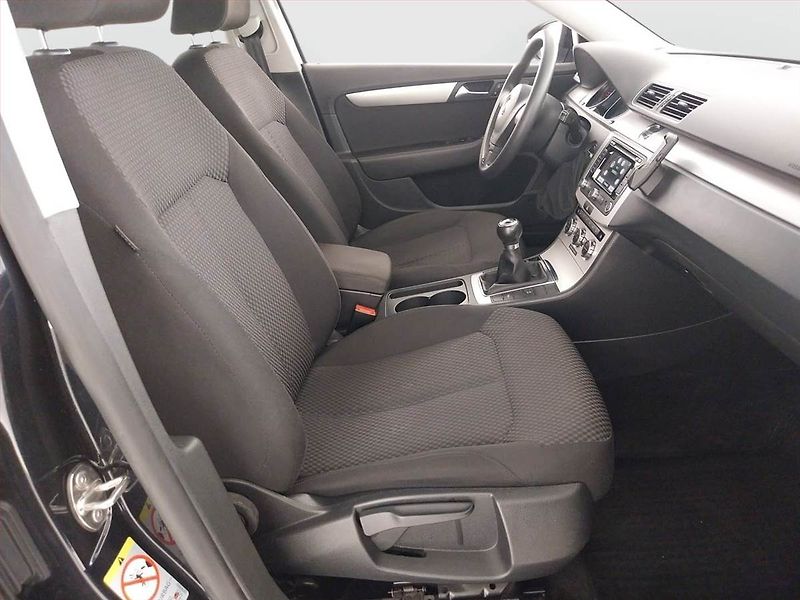 Volkswagen Passat (2011) 2.0 TDI, Serv.kniha, Navi - fotka 9 z 19